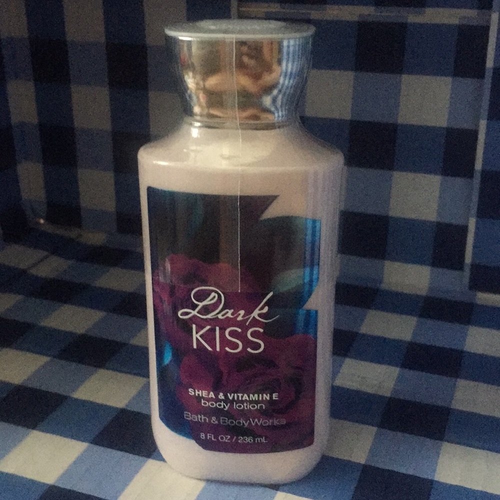 Brand new full size bath & body works dark kiss Shea vitamin e lotion